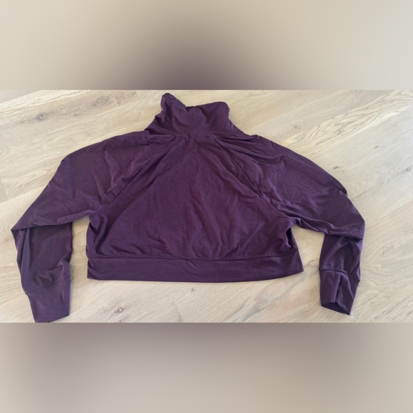 Vuori halo cropped funnel neck dreamknit pullover in cerise size large - Picture 9 of 10